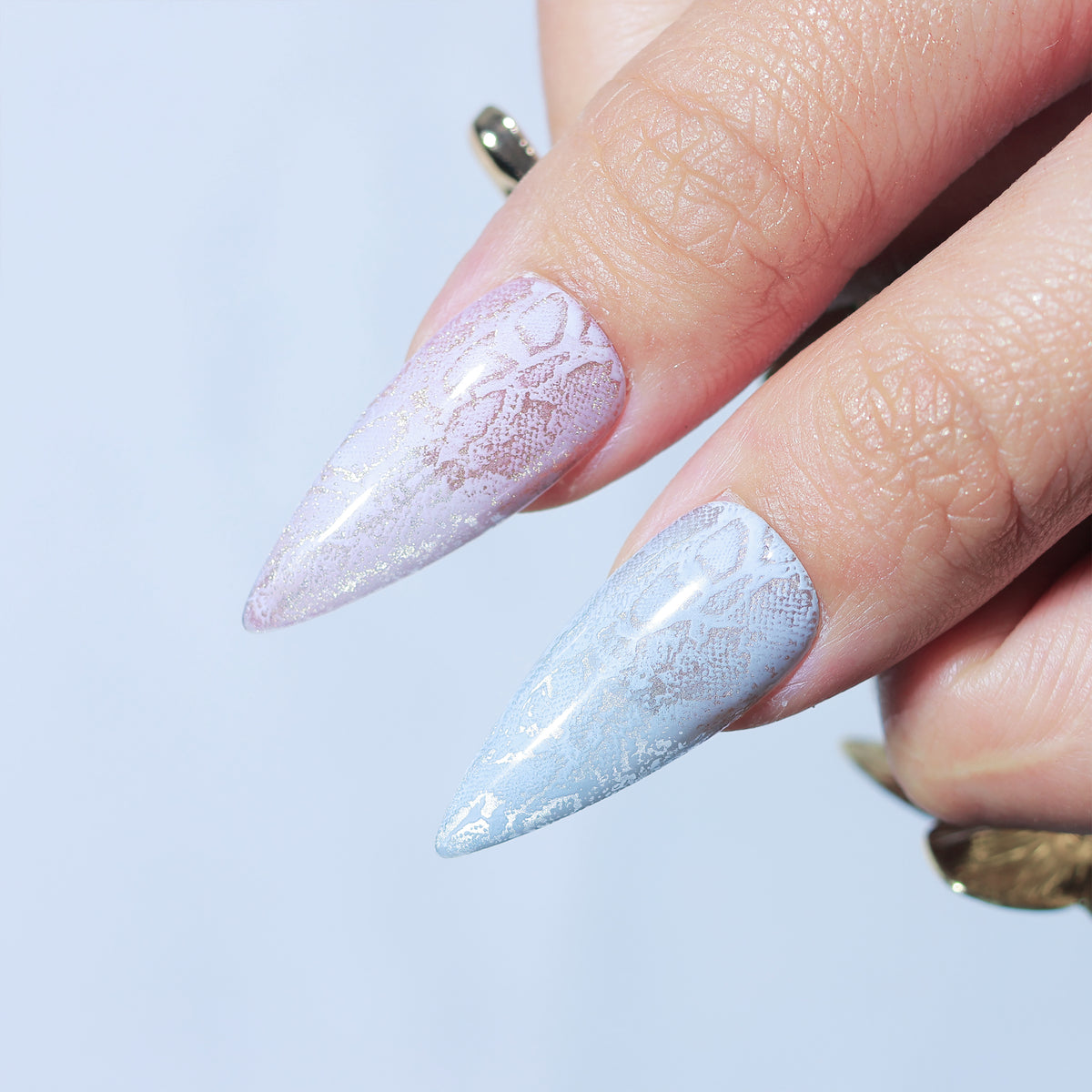 Twin Aura long stiletto press-on nails, gold and silver dual-tone – Briluxe (view 5)