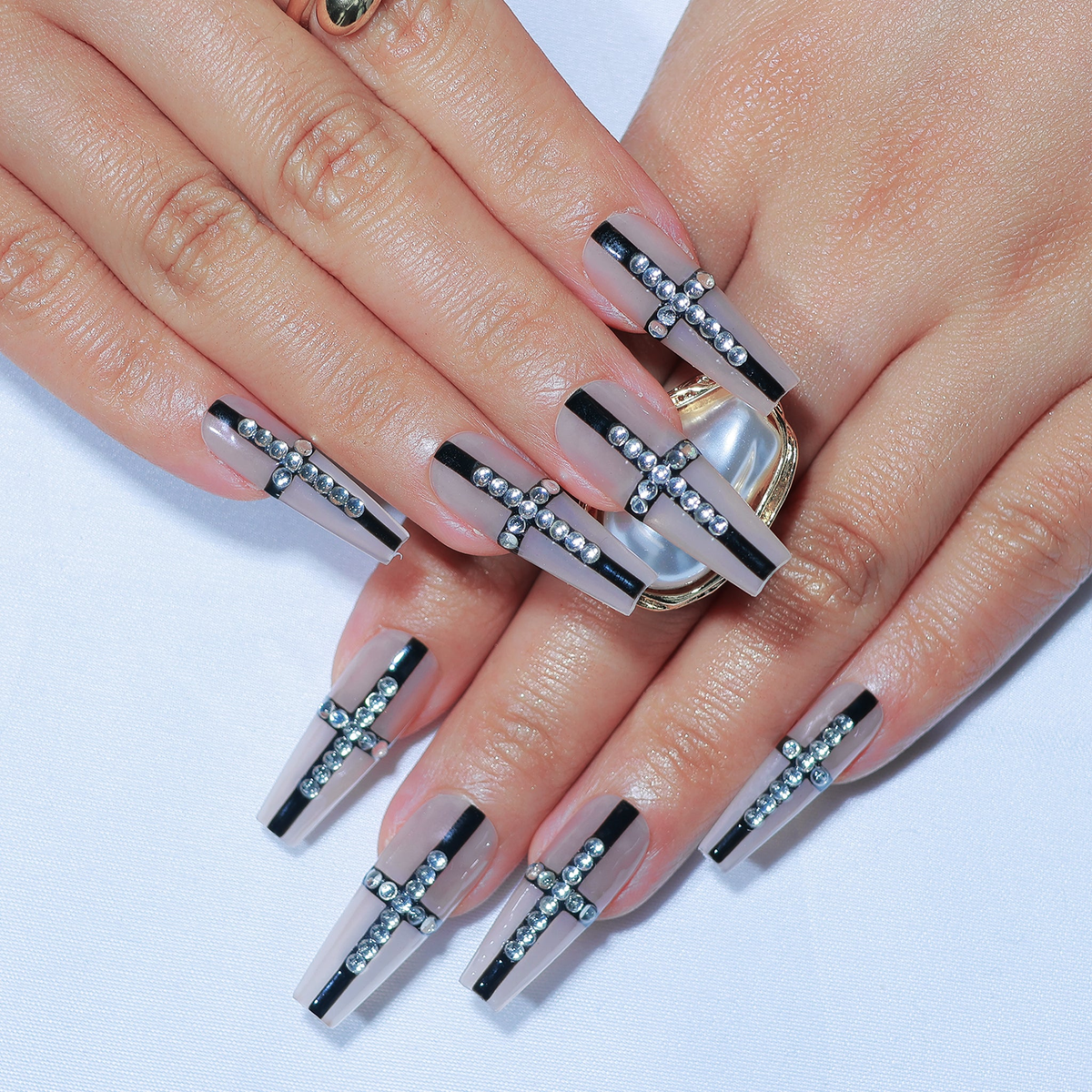 Black Mass press-on nails on hand – Briluxe