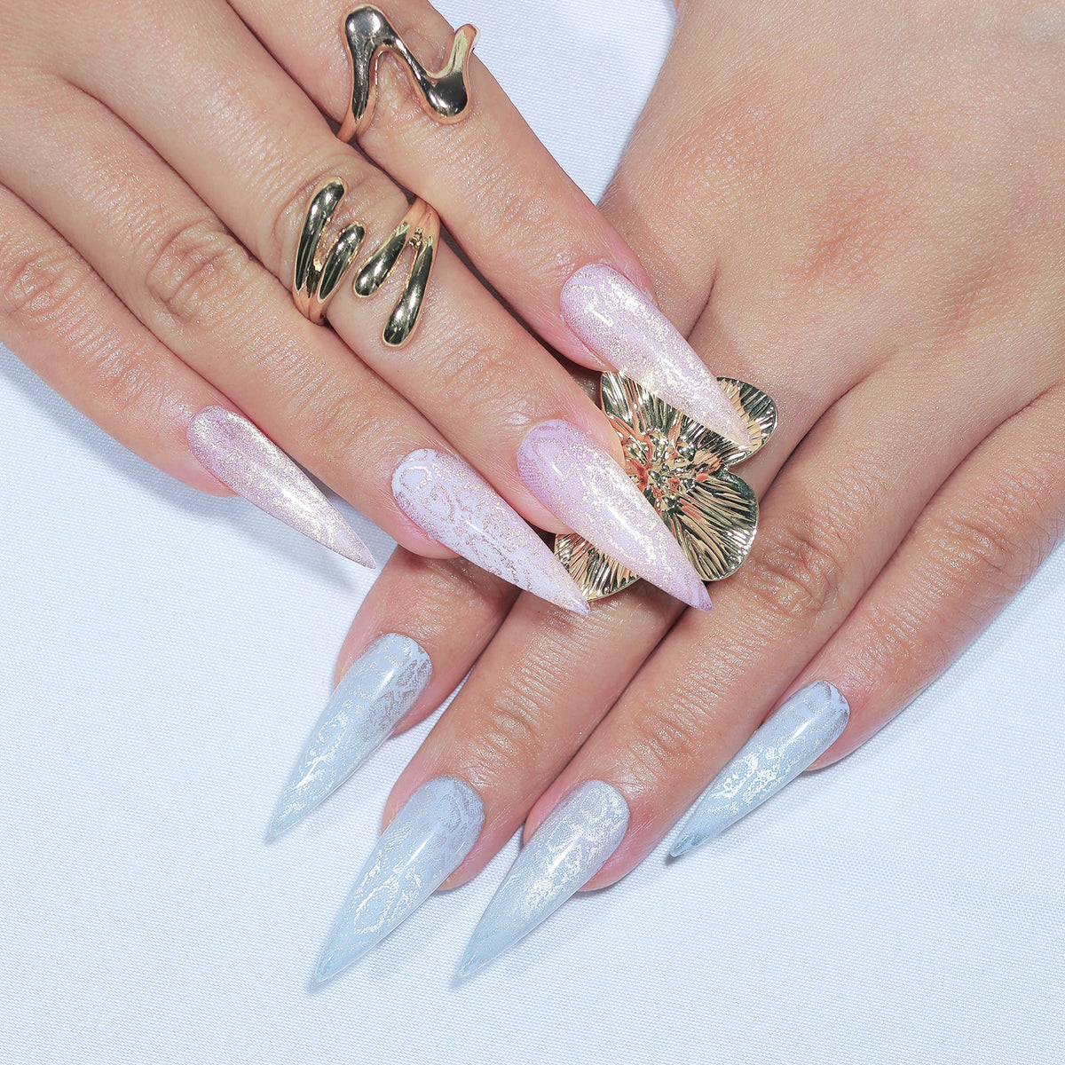 Twin Aura press-on nails on hand – Briluxe